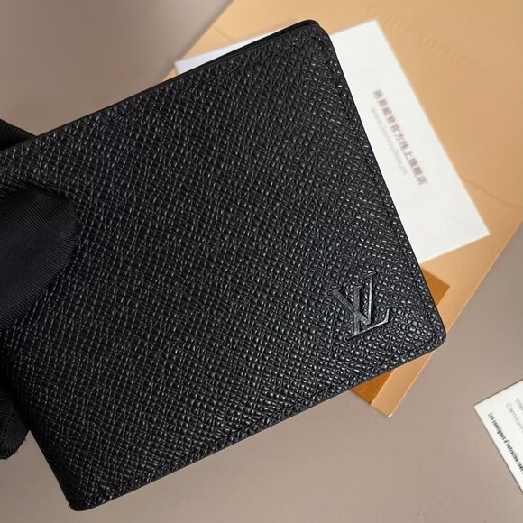Louis Vuitton Epi Leather Card Holder Wallet - Picture 1 of 8